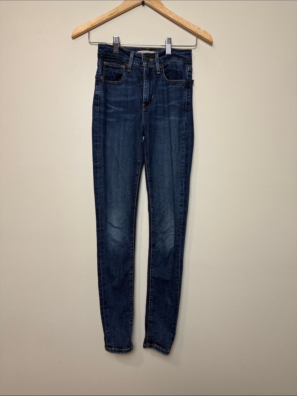 Levi’s High-Rise Skinny Jeans in Dark Blue size